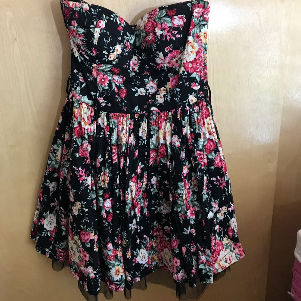 STRAPLESS FLORAL DRESS